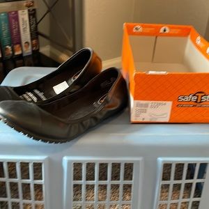 NWT Safe T Step flats from Payless.